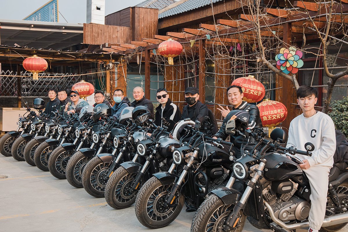 Benda Drak Flag 500, Động Cơ V4, Phuộc Nâng Điện, TCS, ABS tại Cần Thơ