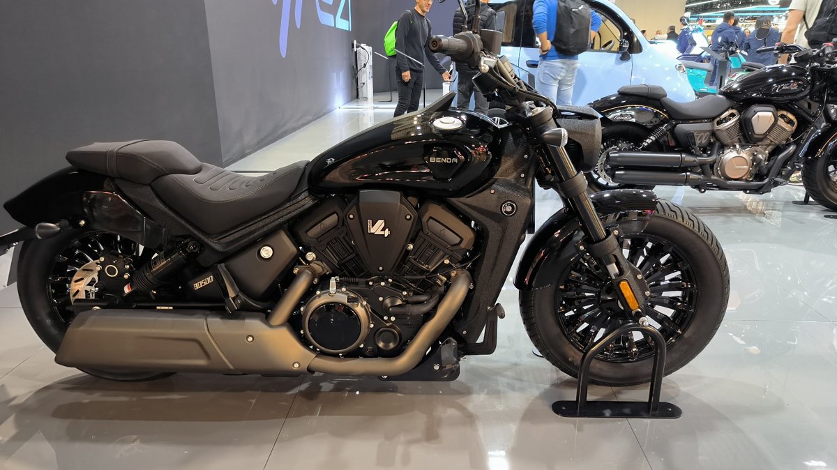 Benda Drak Flag 500, Động Cơ V4, Phuộc Nâng Điện, TCS, ABS tại Cần Thơ