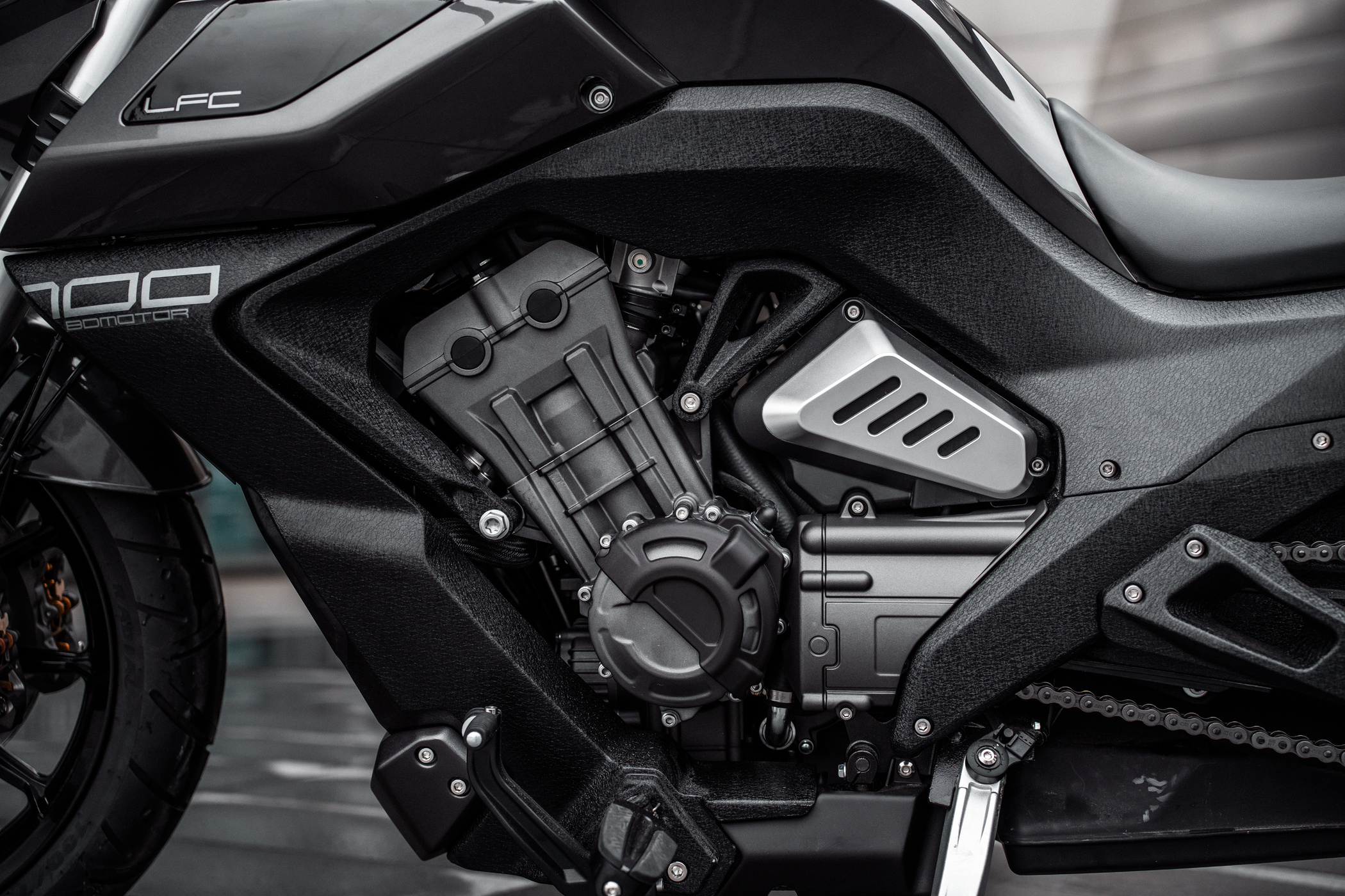 Benda FLC 700 Pro 2025, Động Cơ 4 Xi lanh Thẳng Hàng, Bánh Béo 310mm tại Cần Thơ