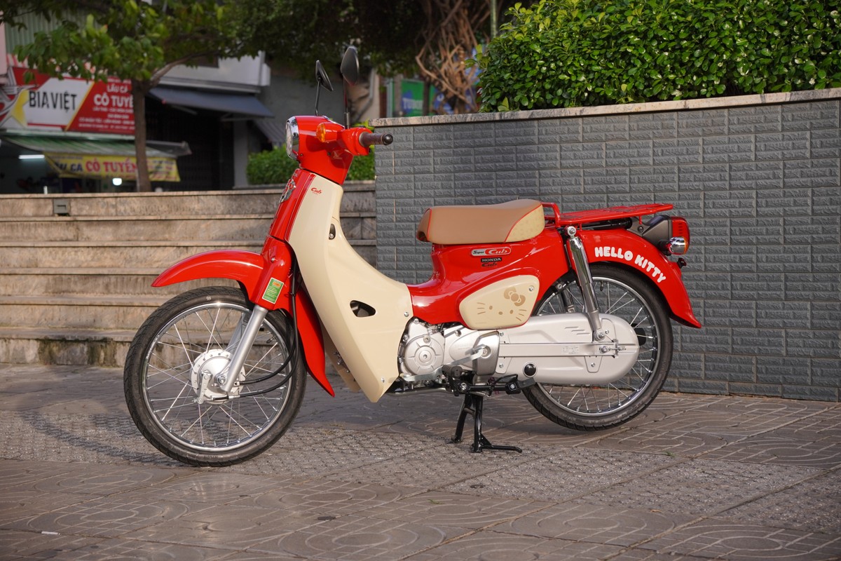 Honda Super Cub 50cc Hello Kitty Edition, Made In Japan, Hàng Hiếm tại Cần Thơ