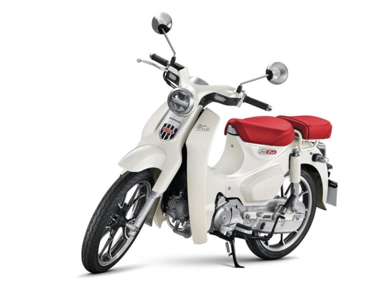 Honda Super Cub 125 Custom Edition 2025 màu trắng nhập khẩu Thái Lan