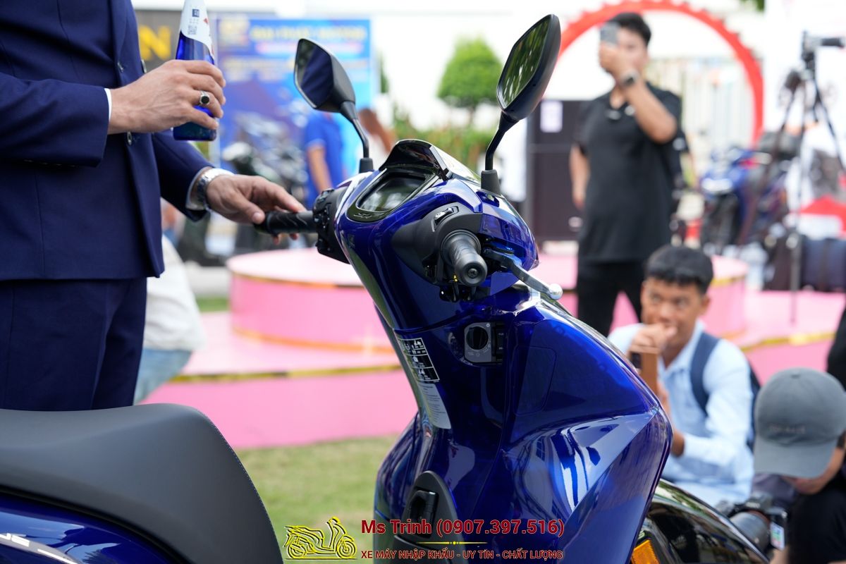 Honda SH150 Vetro Blue 2026 Limited Edition - Siêu phẩm SH Ý dàn áo xanh trong suốt cực hiếm tại Moto Cần Thơ