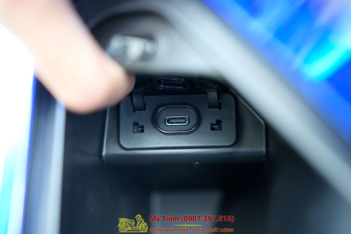 Honda SH150 Vetro Blue 2026 Limited Edition - Siêu phẩm SH Ý dàn áo xanh trong suốt cực hiếm tại Moto Cần Thơ