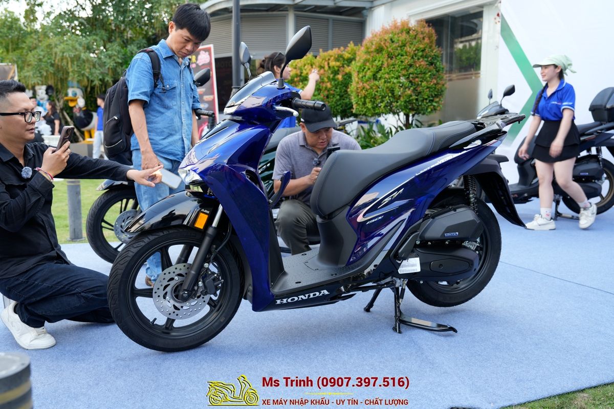 Honda SH150 Vetro Blue 2026 Limited Edition - Siêu phẩm SH Ý dàn áo xanh trong suốt cực hiếm tại Moto Cần Thơ