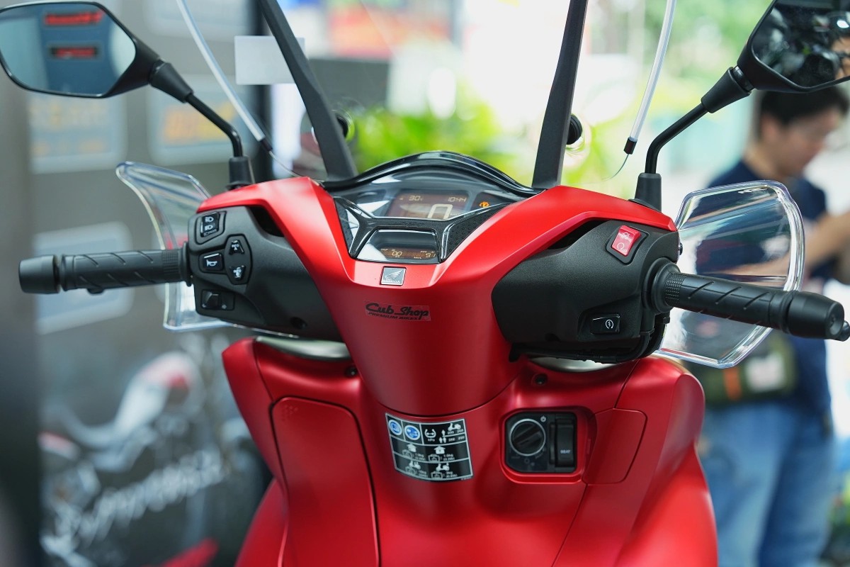 Honda SH350i 2025 nhập Italy đầu tiên về Việt Nam