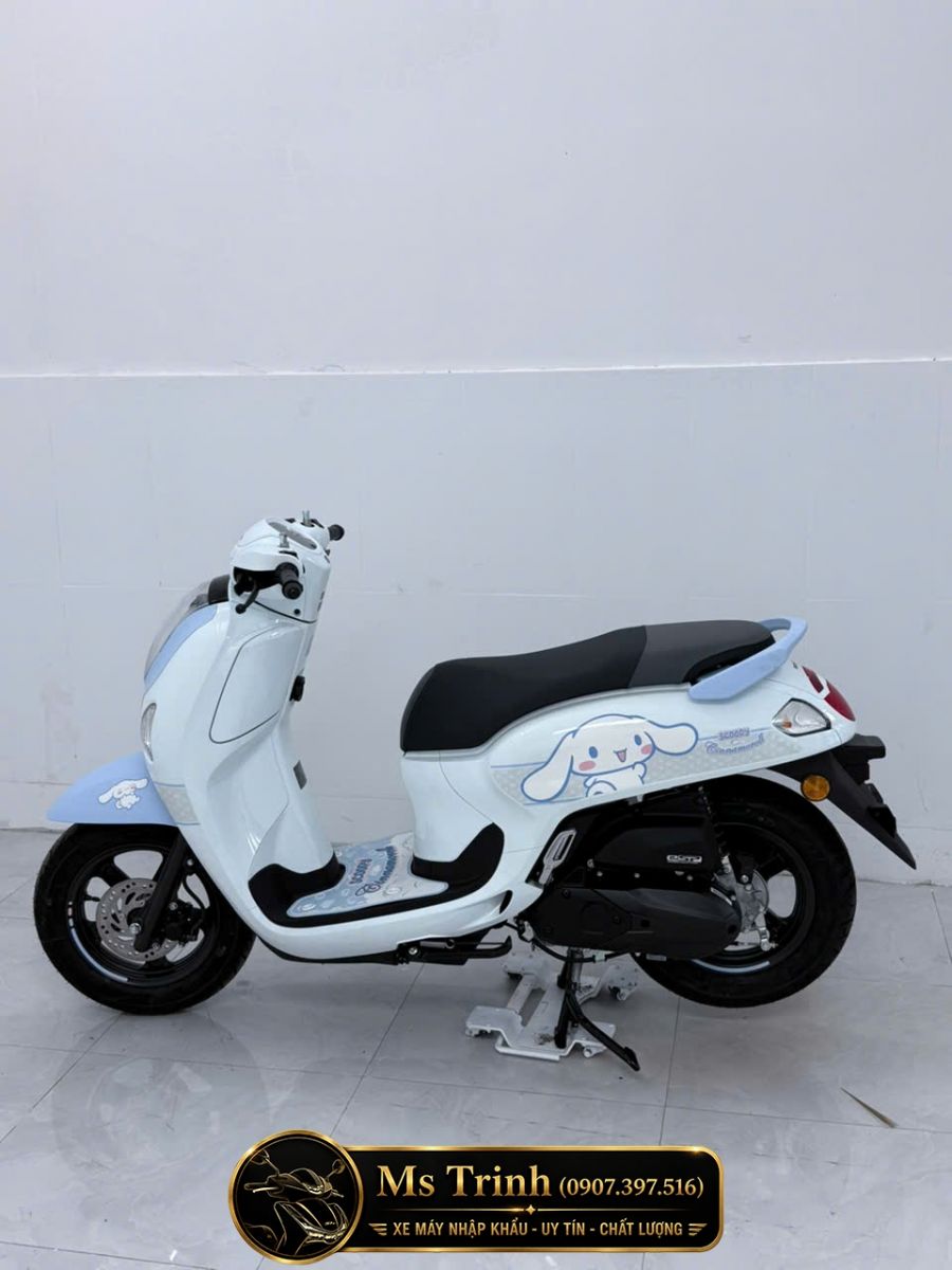 Honda Scoopy Cinnamoroll 2026 Moto Cần Thơ  nổi bật với tem Sanrio xanh trắng giới hạn.