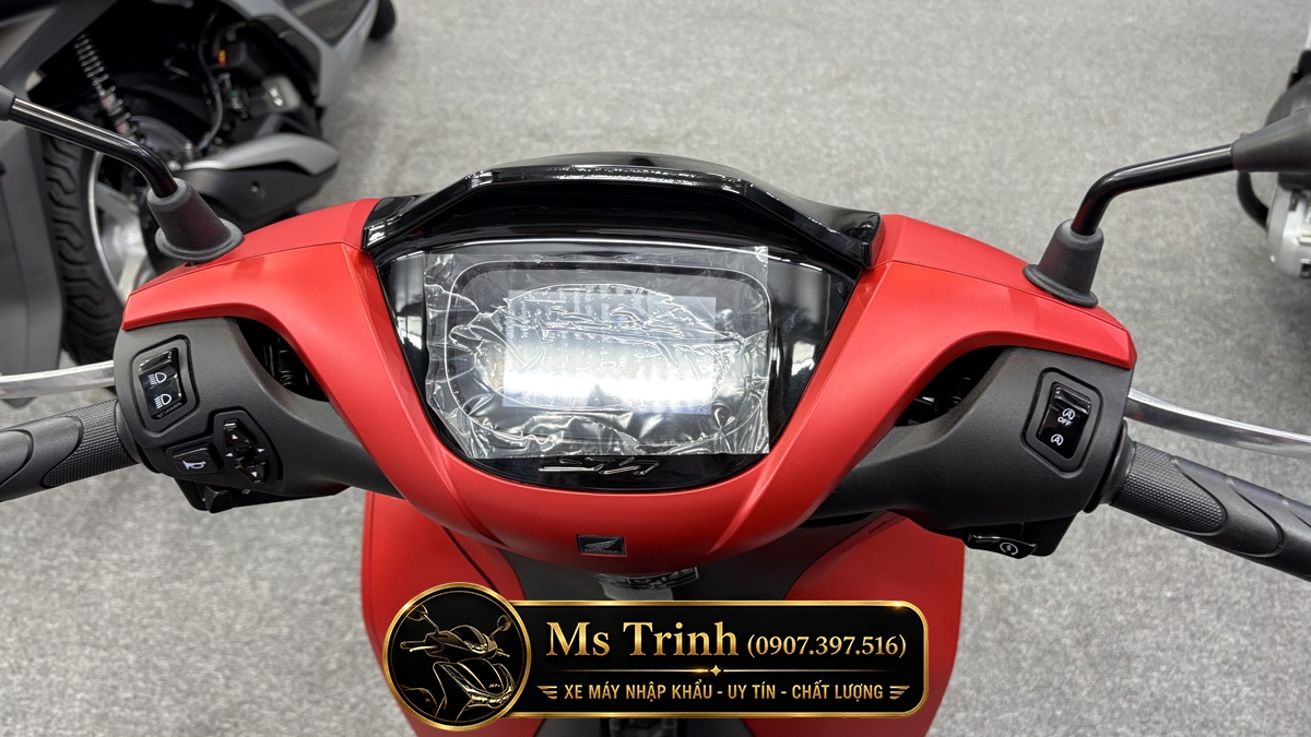 Cụm đồng hồ hiện đại của Honda SH150 Ý 2026 màu đỏ nhập khẩu