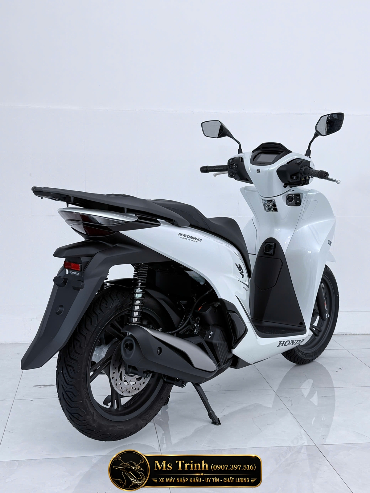 Phần đuôi Honda SH150i HMR màu trắng nhìn từ phía sau Thiết kế đuôi xe Honda SH150i Special Edition Standard nhập Ý