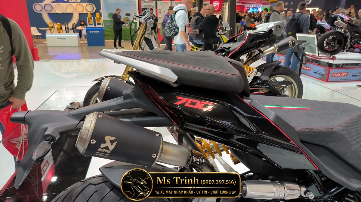 Italjet Dragster 700 2026 sở hữu ngoại hình góc cạnh tạo cảm giác cực kỳ mạnh mẽ và khác biệt