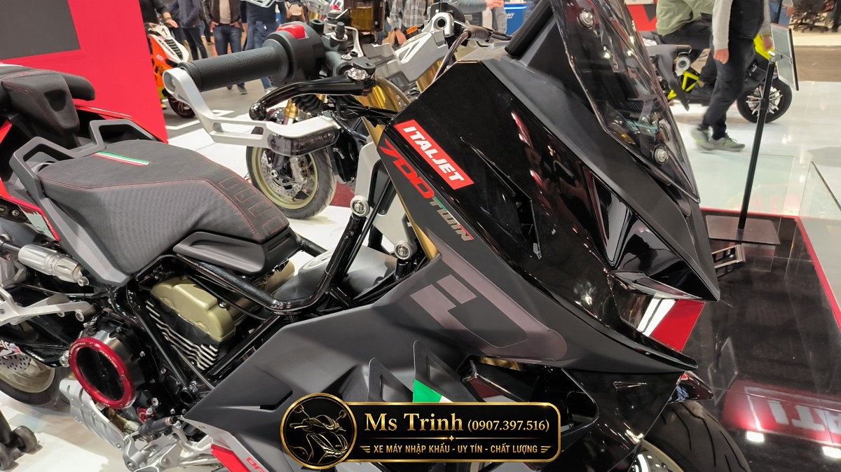 Cận cảnh phần đuôi Italjet Dragster 700 2026 với thiết kế thể thao đậm phong cách xe đua