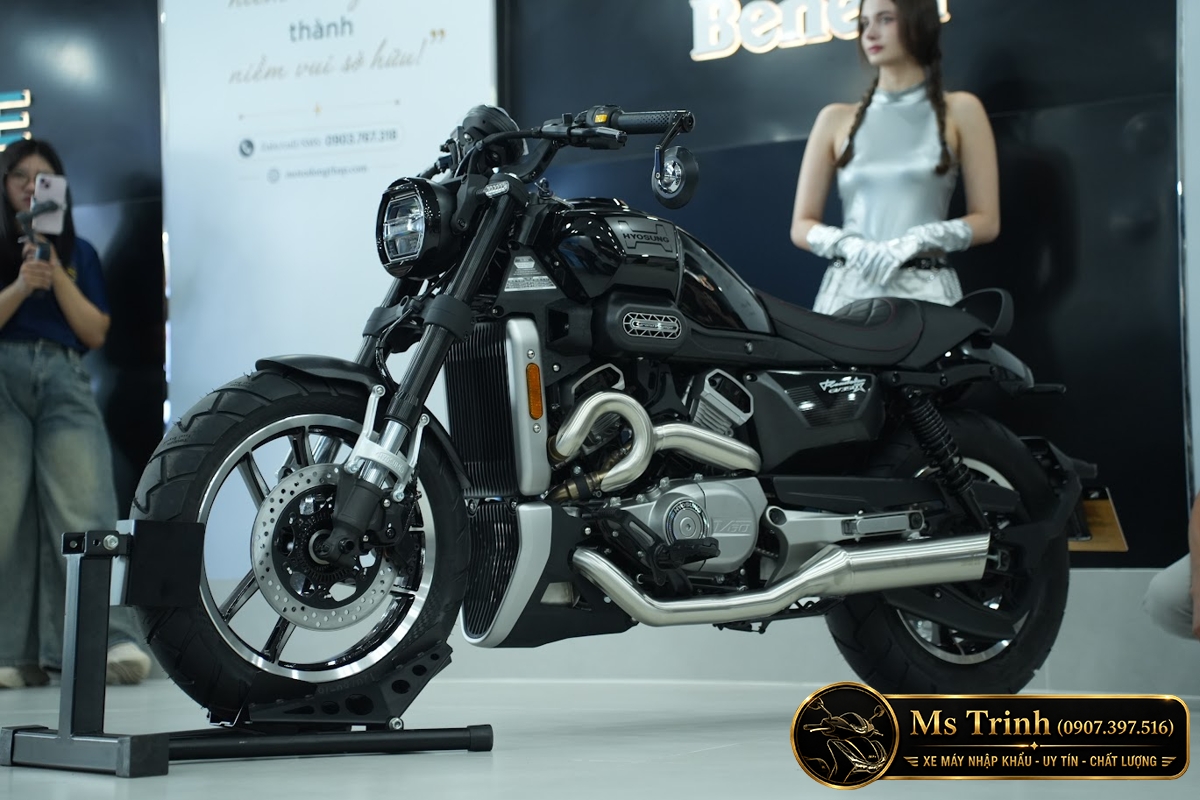 Hyosung GV350X đã tạo dấu ấn nhờ tỷ lệ thân xe thấp, bình xăng lớn, 