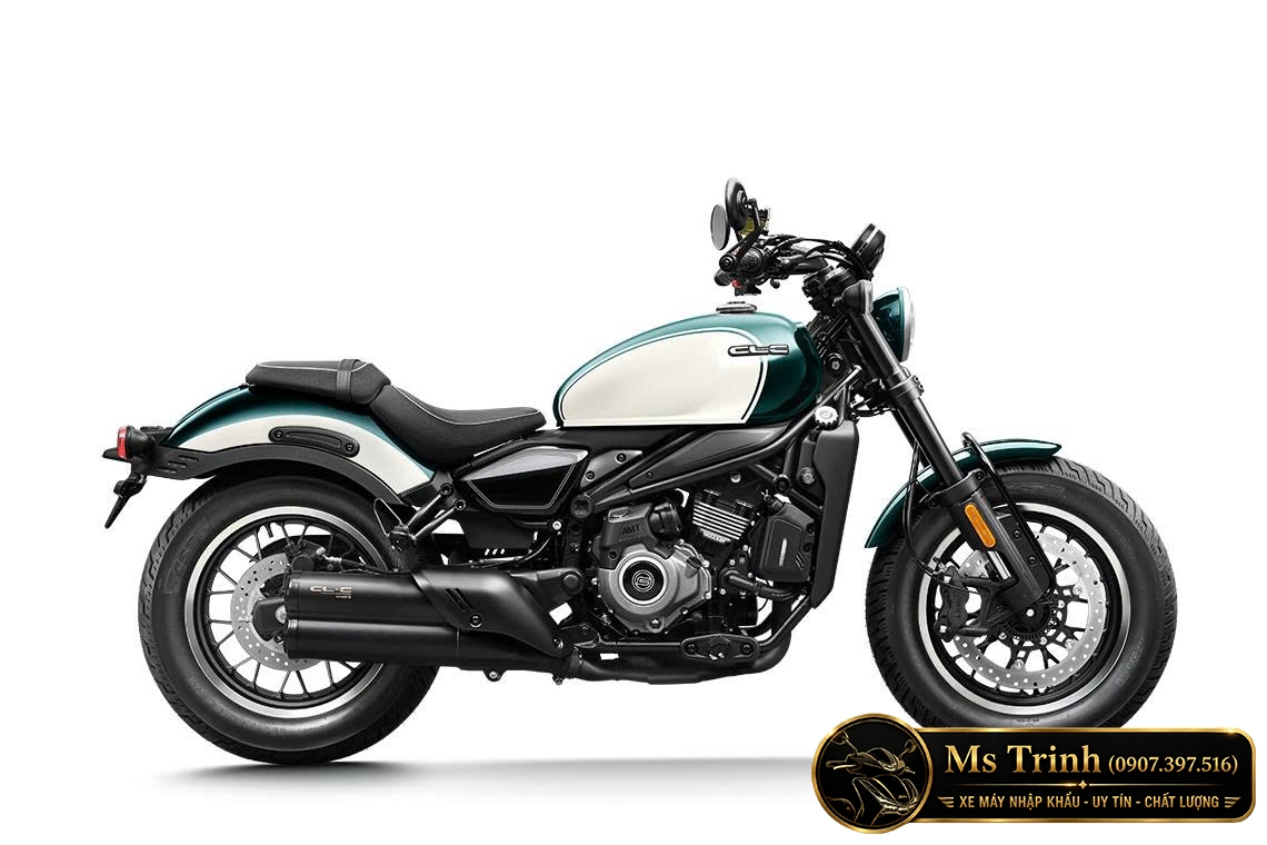 CFMoto 450CL-C AMT xanh trắng thể hiện đường nét bình xăng và chắn bùn đồng bộ